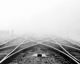 Is there a plan for financing and a framework in place for procurement and contract management for the implementation of the Rail Baltica project?