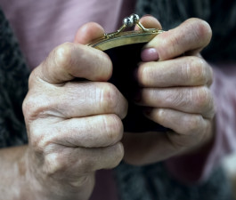 Sociālās aprūpes centros regulāra Covid-19 testēšana tika uzsākta novēloti