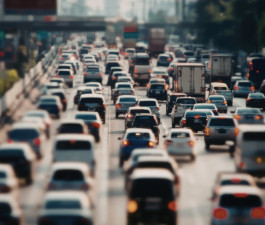 Neskaidra izmaksu efektivitāte un sadrumstalota pārvaldība apdraud klimata mērķu sasniegšanu transporta nozarē